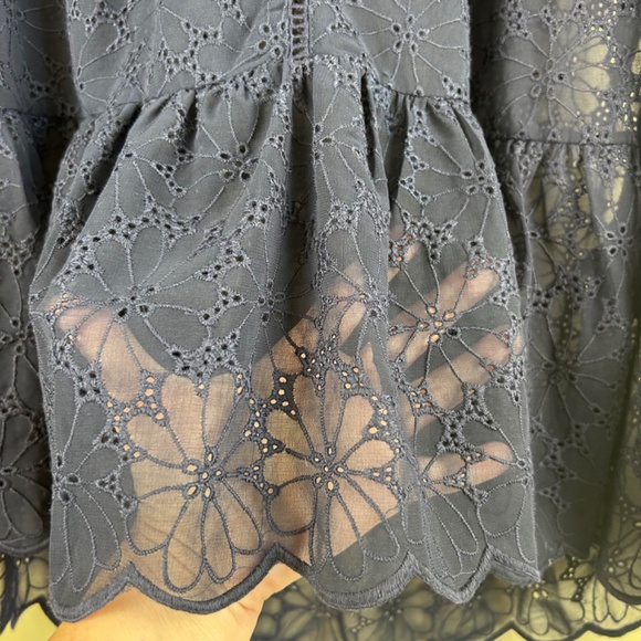 Lumie women’s navy blue blouse eyelet ruffle bell sleeves size M - Picture 4 of 7